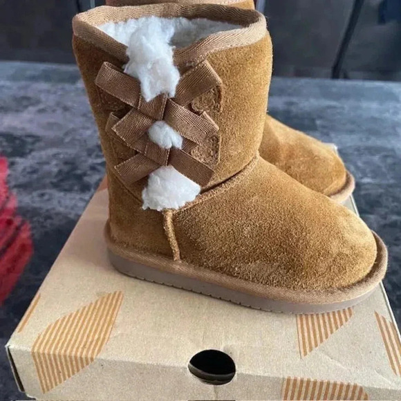 Kookaburra by UGG Victoria Toddler Girl's Short Winter Boots - Chestnut - Size 8 - Picture 1 of 13